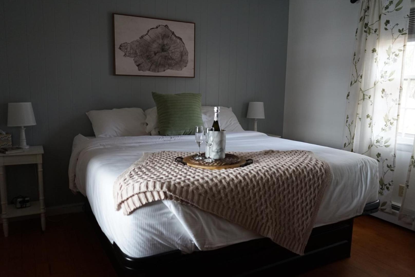 Alamoosook Lakeside Inn Orland Екстериор снимка